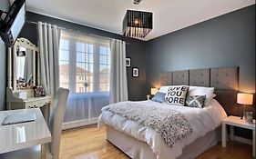 Lovely Cottage With Heated Swimming Pool